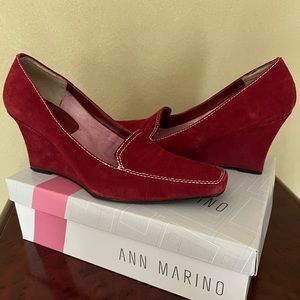 Ann Marino suede wedge, size 8